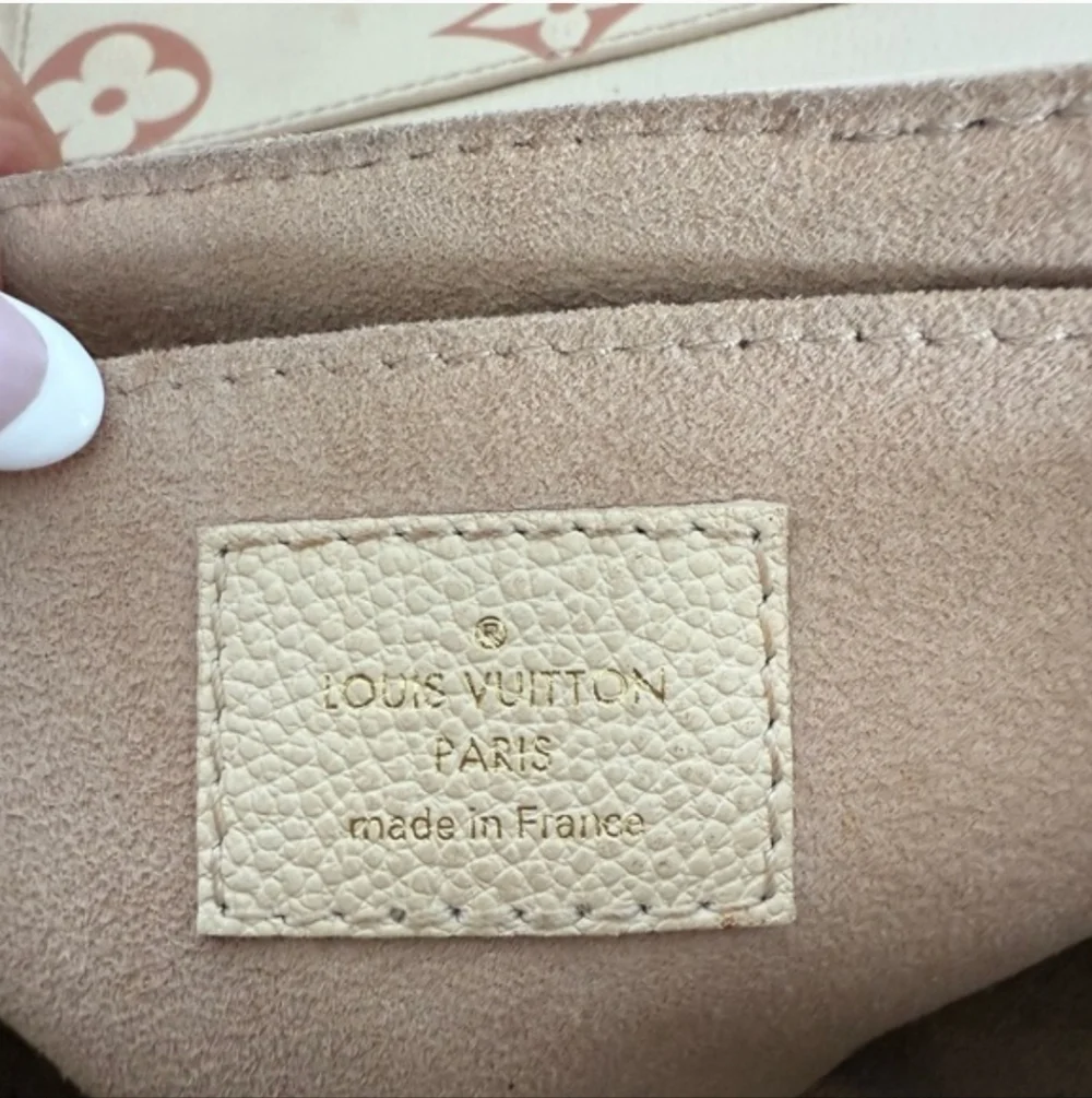 Louis Vuitton Favorite NM Crème Rose Trianon Crossbody Bag